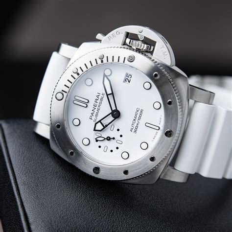 panerai luminor submersible gebraucht|panerai submersible 42mm white dial.